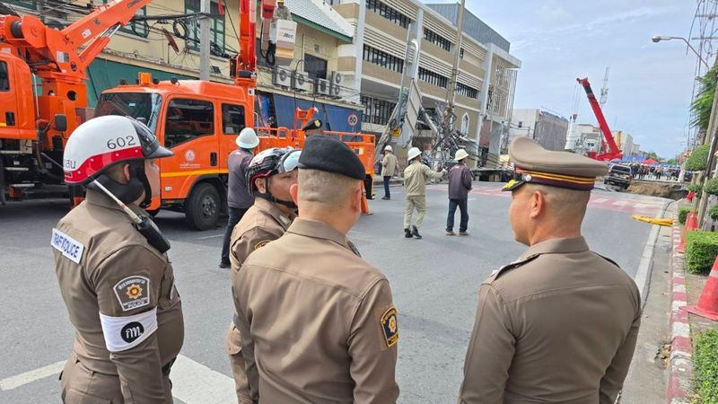 ถนนทรุดล่าสุด ปิดการจราจรถนนสามเสน ตั้งแต่แยกศรีย่าน มุ่งหน้าซังฮี้ แนะเส้นทางเลี่ยง