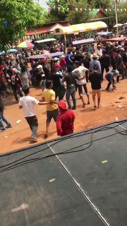 ตีกันหน้าฮ้านหมอลำงานบุญบ้านใหม่ #ตีกันรถแห่#ตีกันหมอลำ