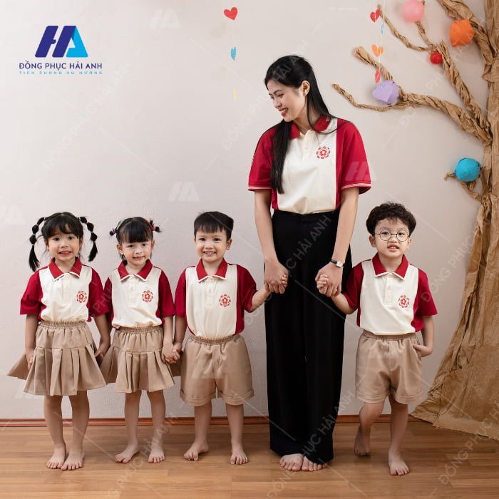 Mẫu Đồng Phục Mầm Non Có Cổ Màu Đỏ Phối Trắng