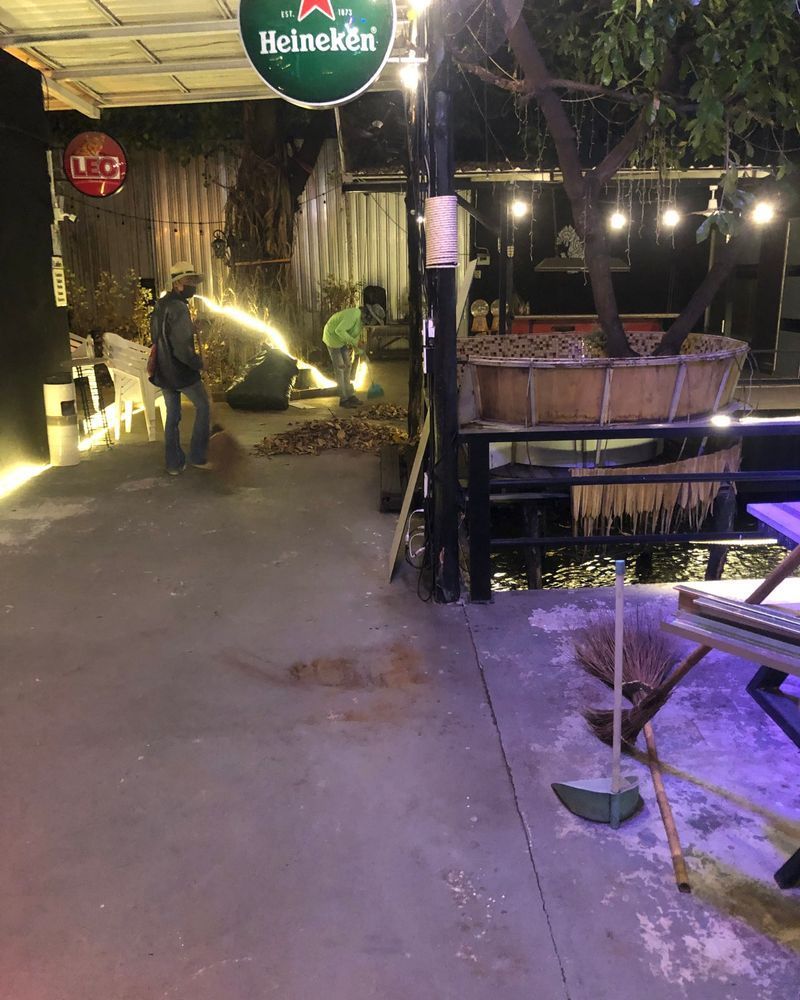 [เรื่องเล่าเมาเมาแมน] เมื่อธุรกิจ”ฟอก” กำลังรังแกคนหากินสุจริต ….
ก็อย่างที่ทราบกันนะครับ เมืองไทยนี่มีการโกงกินกันเยอะ