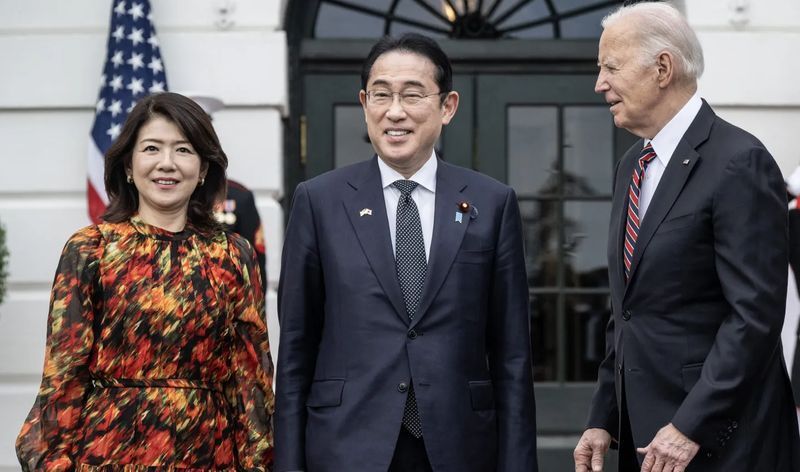 [ชตระกูล ศรีสวัสดิ์] ญี่ปุ่นกำลังจะเปลี่ยนแปลง
เหตุใด ฟูมิโอะ คิชิดะ (Kishida Fumio) จึงล้มเลิกการเลือกตั้งเป็นนายกรัฐมนตรีญี่ปุ่น? แล้วผู้สืบทอดคนต่อไปจะเผชิญกับความท้าทายทั้งในและต่างประเทศอะไรบ้าง?