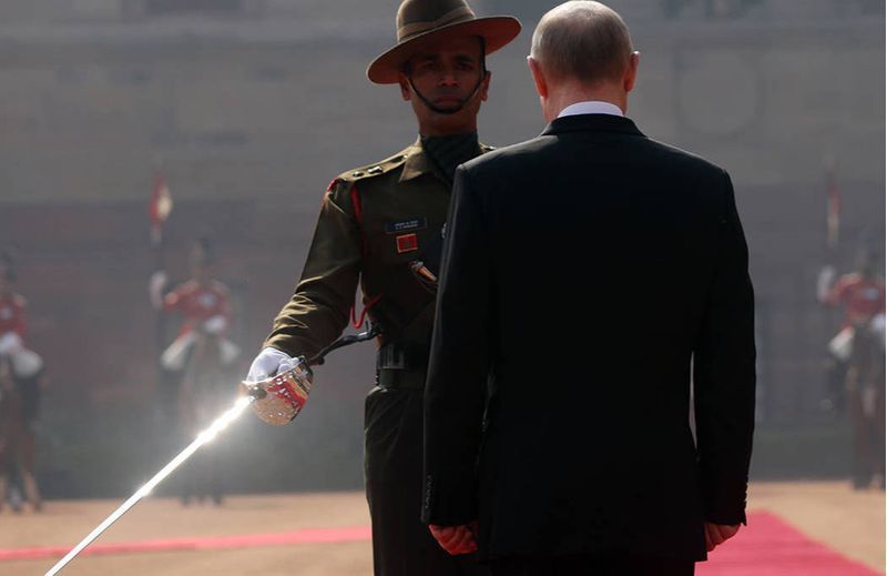 [Right Style by Bom+] การเยือนอินเดียของปูตินเป็นสัญญาณที่น่ากังวลสำหรับสหรัฐ
บราห์มา เชลลานีย์ นักวิเคราะห์จากสถาบันโรเบิร์ต บอช ในกรุงเบอร์ลิน แสดงความคิดเห็นในบทความของ Project Syndicate ซึ่งเป็นสื่อระดับโลก ว่าสหรัฐจะต