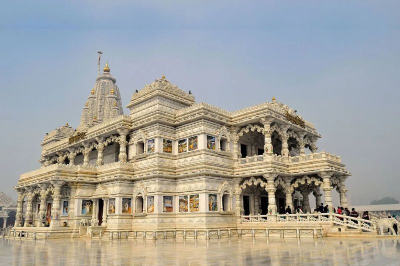 Delhi to Vrindavan Same Day Tour Package | 1 Day Trip by Car