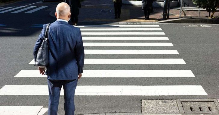 ขับรถเห็นทางม้าลายต้องทำยังไง? รู้ทันกฎหมายและวิธีขับขี่ให้ปลอดภัย ไม่เสี่ยงโดนค่าปรับมหาโหด