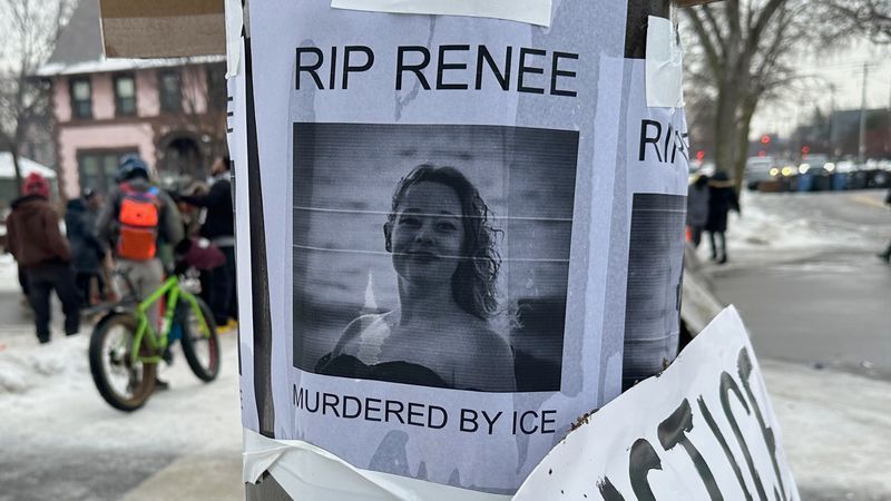 [The Last karuda] หนังคนล่ะม้วน เมื่อICEยิงเด็กตาย!
เจ้าหน้าที่บังคับใช้กฎหมายคนเข้าเมืองของสหรัฐฯ ยิงและฆ่าหญิงคนหนึ่งบนถนน