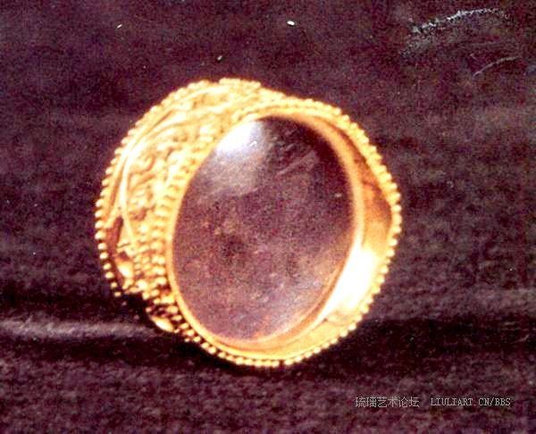 [วศ. นฤพนธ์ เพ็งอ้น] หอดูดาว​จีน​ ​4,700​ ปี​ แว่นขยาย​ จุดดับบนดวงอาทิตย์ ดาวหาง ฝนดาวตก สุริยุปราคา​ ​และซูเปอร์โนวา​
แว่นขยายที่มีวงแหวนทองคำฝังด้วยคริสตัล อายุ​ 1,900​ ปีก่อน​ [ครึ่งแรกของศตวรรษที่ 1] จากสุสานของหลิวจ