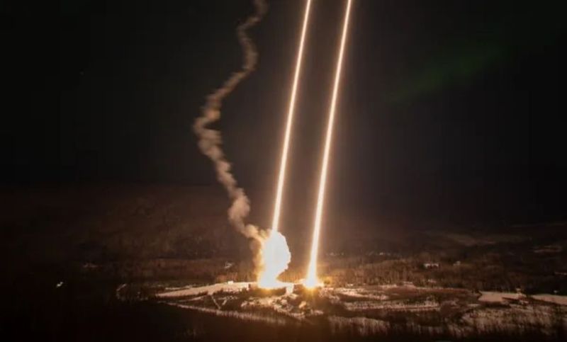 นาซาส่งจรวดคู่แฝดทะยานฟ้าเหนือน่านฟ้าอลาสก้า เร่งไขปริศนา ”แสงเหนือสีดำ” และระบบวงจรไฟฟ้าในชั้นบรรยากาศ - SPACEMAN มนุษย์อวกาศ