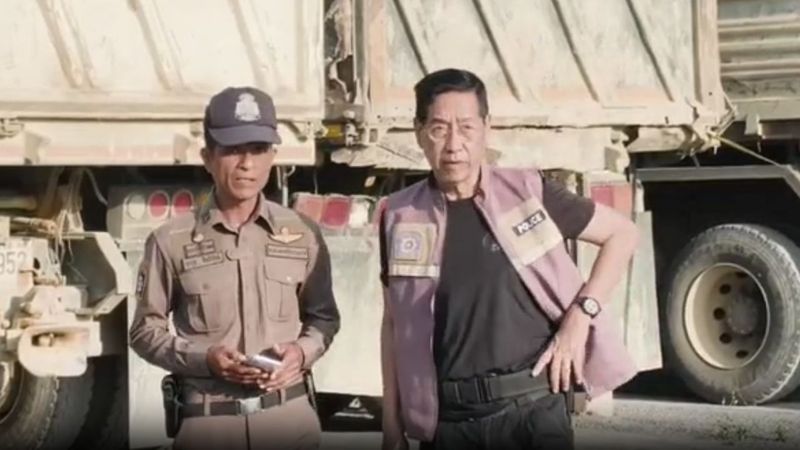 ผู้ใหญ่บ้านคลั่ง ควงปืน 2 กระบอกบุกยิงลูกบ้านดับ ก่อนไล่ยิง ”นายกเทศมนตรีตำบลนาสาร”