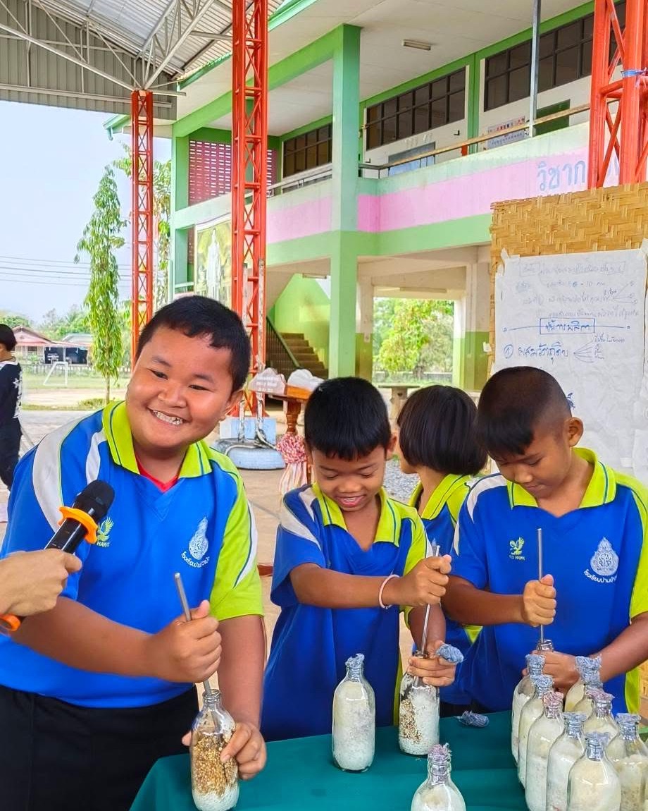 จัดค่ายจิตอาสาสร้าง "ยุวเกษตรกร" เพาะเห็ดสร้างรายได้ให้นักเรียน รร.บ้านข้าวแป้ง