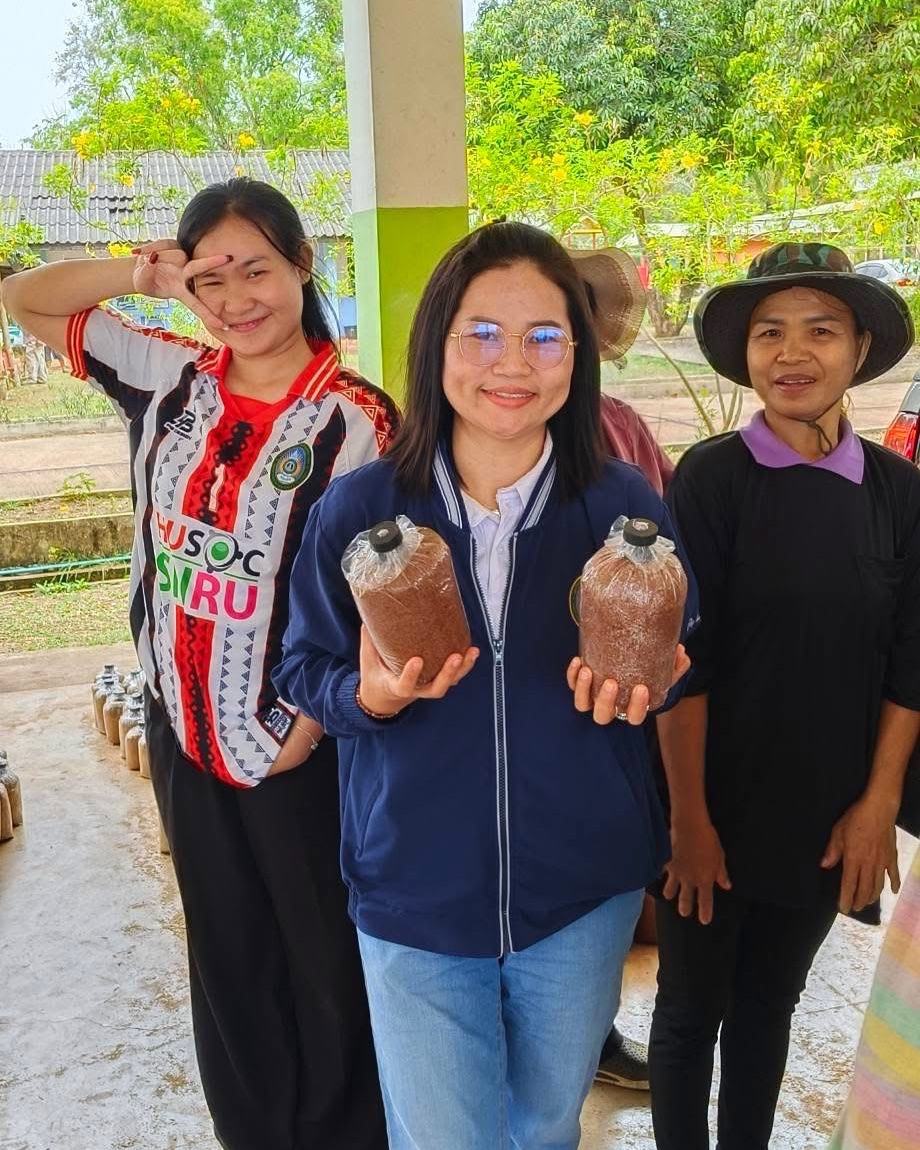 ตัดตั้งกลุ่มยุวเกษตรกร โรงเรียนบ้านข้าวแป้ง อ.อากาศอำนวย จ.สกลนคร