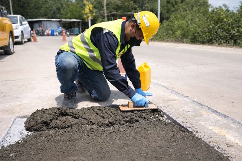 ซ่อมถนนเร่งด่วน อย่างไร? ให้เปิดใช้งานไว และไม่ต้องซ่อมซ้ำ | โปรซูเมอร์ ซัพพลาย | เคมีภัณฑ์ก่อสร้าง ซิก้า แลงโก้ ราคาโรงงาน ขายปลีก/ส่ง