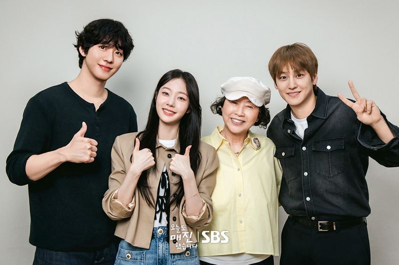 [ดูซีรีส์กัน] เรื่องย่อซีรีส์ Sold Out on You / Sold out again today
ซีรีส์โรแมนติกคอมเมดี้ที่จะช่วยเยียวยาจิตใจ กับเรื่องราวของชายหญิงสองคนที่ทุ่มเทหัวใจให้กับงานทุกวัน แต่กลับรู้สึกเหมือนมีช่องว่างในหัวใจ แมทธิว