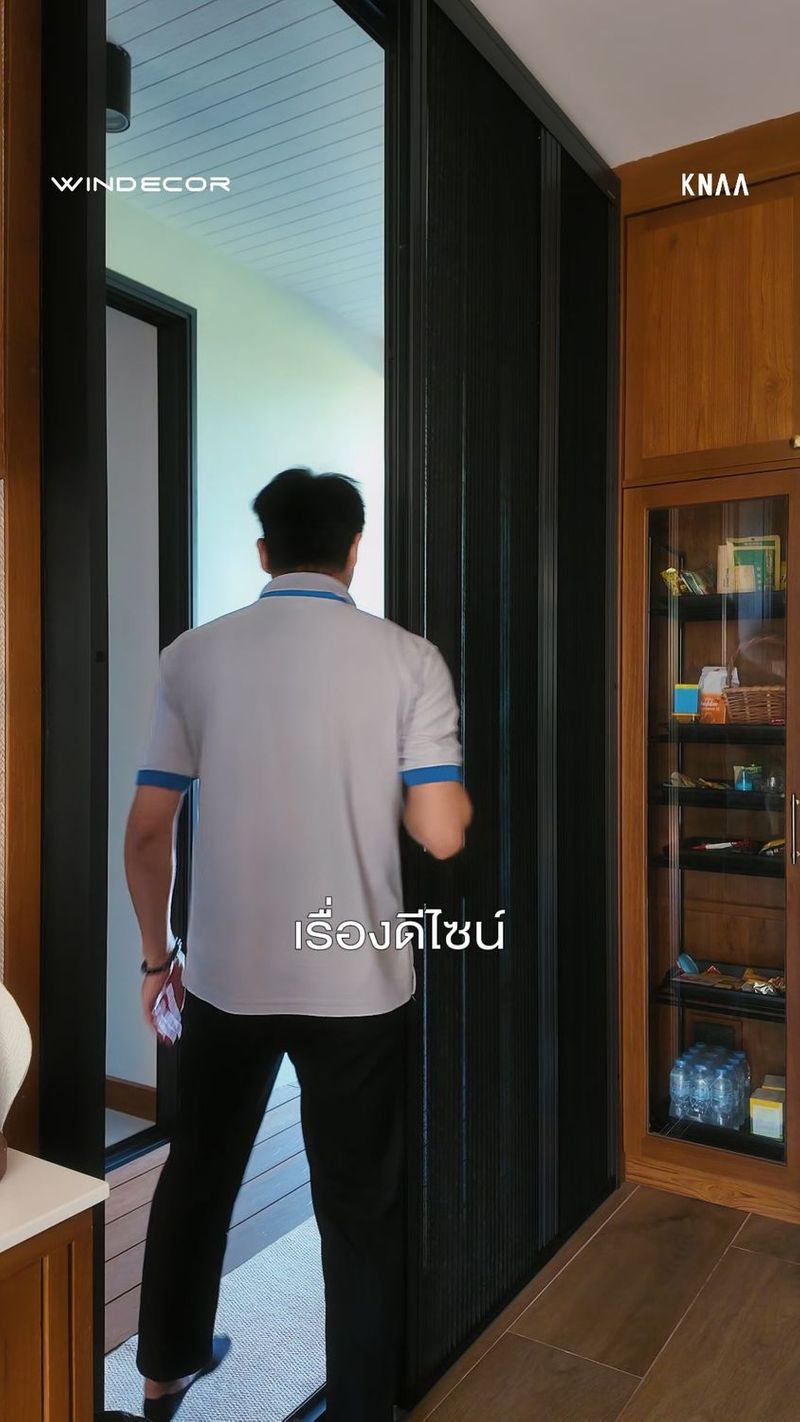 รู้ไหม…มื้ออาหารที่บ้านพังได้ เพราะเรื่องเล็กกว่าที่คุณคิด
_
มื้ออาหารที่ดี ไม่ควรมีแมลงมากวนใจ
มุ้งจีบช่วยตัดปัญหานี้แบบเรียบง่าย แต่ได้ผลทันที
_
เปิดรับลมธรรมชาติได้เต็มที่ ห้องไม่อับ บ้านดูโปร่งขึ้นโดยไม่เสียดีไซน์
พับเก็บเนียนไปกับกรอบประตู แทบไม่รบกวนภาพรวมเลย สรุปสั้น ๆ ครับ — ลงทุนเล็ก ๆ แต่ยกระดับคุณภาพเวลาบนโต๊ะอาหารได้ชัดเจนจริง ๆ ✨
—
สอบถามข้อมูลเพิ่มเติม
.
• Call Center : 086 366 9058
• LINE : https://line.me/ti/p/Nyzf-hcruH
• Crystal Design Center (CDC), Building F, 2nd Floor
• Open 10:00-19:00 (Closed on Mondays)
—
#มุ้งจีบ
#ติดมุ้งจีบ
#ห้องทานอาหาร
#มุ้งจีบห้องทานอาหาร
#มุ้งจีบDining
#knaarchitecture #housedesign | Bird Windecor
