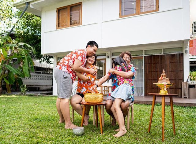 เช็กอินวันสงกรานต์! แคปชั่นสงกรานต์เด็ดปี 2026 สาดน้ำสไตล์คนโสด อ่อยยังไงให้ได้แฟน