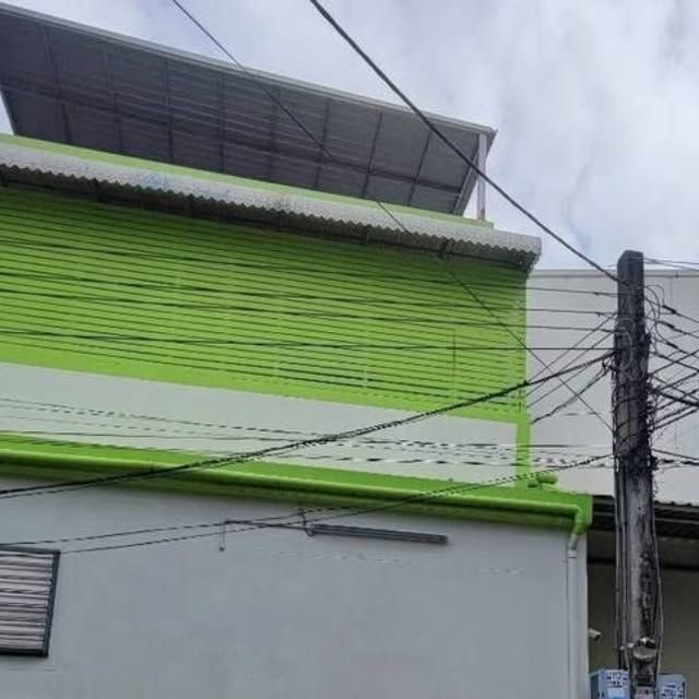 THE BEST PROPERTY 19 on Instagram: ”ขายอาคารพาณิชย์พร้อมสำนักงาน เนื้อที่ 115.0 ตารางวา
ที่ตั้ง : ซอยเอกชัย 6x ถนน เอกชัย แขวงบางบอน เขตบางบอน กรุงเทพฯ
รหัสทรัพย์ T-144132 ประเภท : อาคารพาณิชย์
สูง : 3 ชั้น
เนื้อที่ : 1 งาน 15.0 ตารางวา พื้นที่ใช้สอย : 920.00 ตารางเมตร
กว้าง : 20.00 เมตร ลึก : 21.00 เมตร
ห้องนอน 5 ห้อง , ห้องน้ำ 5 ห้อง
ห้องอื่นๆ : - 1 ห้องโถง
- 1 ห้องครัว
- 4 ห้องทำงาน
จอดรถได้ : 10 คัน
หันทางทิศ ตะวันตก รายละเอียดเพิ่มเติม : โกดังโรงงานพร้อมที่อยู่อาศัย
บนที่ดินจำนวน 2 แปลง แปลงแรกเป็นอาคารพาณิชย์
ตึก 3 ชั้น มีดาดฟ้า ชั้น 2 , 3
สำหรับพักอาศัย มี 4 ห้องนอน 3 ห้องน้ำ สามารถต่อเติมได้อีก ดาดฟ้ากว้าง ด้านบนไม่ชนบ้านใคร โล่ง อากาศถ่ายเทดี มีลมเย็นตลอดวัน ชั้น 1 จัดทำเป็นห้องเก็บของ stock สินค้า แปลงที่ 2 เป็นส่วนของโกดังโรงงาน พื้นที่ใช้สอยเยอะ
มีลิฟท์ขนของ ชั้นล่างโล่งกว้าง ชั้นสองมีออฟฟิศ 3 ห้องใหญ่ ห้องผู้บริหาร ที่พักผู้บริหารมีห้องน้ำในตัว
สภาพสวยมากเจ้าของดูแลอย่างดี รีโนเวทใหม่แต่งเติมให้ดูดีสวยงามอยู่ตลอด สามารถเข้า-ออกได้หลายเส้นทาง
ทางด่วนดาวคะนองไปยังกัลปพฤกษ์มุ่งหน้าสู่สาทร สถานีกาญจนาภิเษก ราชพฤกษ์ สถานที่สำคัญใกล้เคียง
- รพ.ปะบางกอก 8
- โรงพยาบาลบางมด
- รพ.นครธน
- ตลาดนัดสดบางบอน
- ตลาดสดสิริชัย
- อาหารมีตามเส้นทางถนน
- บิ๊กซี เอกชัย
- เซ็นทรัลพระราม 2
- ไทยวัสดุ
- โฮมโปร
- มาร์เก็ตเพลส บางบอน ราคา 8.5 ล้าน โทร /ไลน์ O841723685 บอย
Lineส่วนตัว https://line.me/ti/p/WbgnMzN3Ml
( โทรมาได้ตลอด 24 ชั่วโมง ) #บางบอน #ถนนเอกชัย อาคารพาณิชย์ #อสังหาริมทรัพย์ #กรุงเทพมหานคร”