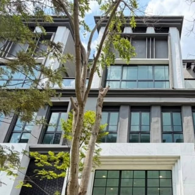 THE BEST PROPERTY 19 on Instagram: ”โครงการ : วัน แอททีเลียร์ ไพรเวท เรสซิเดนซ์ พหลโยธิน (One Atelier Private Residence Phaholyothin)
ที่ตั้ง : ซอยพหลโยธิน 34 ถนน พหลโยธิน
แขวงเสนานิคม เขตจตุจักร กรุงเทพฯ
รหัสทรัพย์ T-139960 ประเภท : ทาวน์เฮ้าส์
สูง : 4 ชั้น
เนื้อที่ : 30.7 ตารางวา ห้องนอน 4 ห้อง , ห้องน้ำ 5 ห้อง
ห้องอื่นๆ : ห้องรับแขก, ห้องแม่บ้าน,สระว่ายน้ำ
จอดรถได้ : 2 คัน
หันทางทิศ : เหนือ รายละเอียดเพิ่มเติม : บ้านสไตล์ Modern Classic โถงสูง Double Volume มาพร้อม ลิฟต์ 1 ตัว สระว่ายน้ำ
ชั้นดาดฟ้า
ที่จอดรถใต้ดินแบบส่วนตัว จัดเต็มระบบ Fully Home Automation ในบ้านทุกหลัง
พร้อมห้องแม่บ้านและห้องน้ำในตัว ส่วนซักล้างและครัว ห้องนอน พร้อมห้องน้ำในตัวทุกห้อง ราคาปกติ 25.9 ล้าน
ลดเหลือ 21 ล้าน โทร /ไลน์ WhatsApp O841723685 บอย
Line ส่วนตัว https://line.me/ti/p/WbgnMzN3Ml
( โทรมาได้ตลอด 24 ชั่วโมง )”
