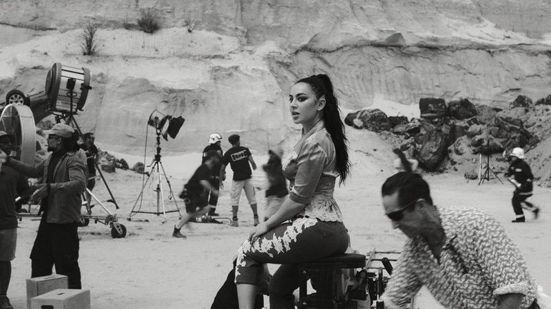 Charli xcx - Camera (Official Video)