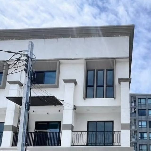 THE BEST PROPERTY 19 on Instagram: ”ขๅยทาวน์โฮม 3 ชั้น เนื้อที่ 34.5 ตารางวา
ที่ตั้ง : ซอยลาซาล แขวงบางนา เขตบางนา กรุงเทพฯ
รหัสทรัพย์ T-144974 เนื้อที่ 34.5 ตารางวา
พื้นที่ใช้สอย 190.00 ตารางเมตร ห้องนอน 4 ห้อง , ห้องน้ำ 4 ห้อง
จอดรถได้ 2 คัน
หันทางทิศ ตะวันตกเฉียงใต้ ราคา 6.5 ล้าน สอบถามข้อมูล | นัดดู ทาวน์โฮม
️ โทร /ไลน์ WhatsApp O841723685 บอย
Line https://line.me/ti/p/mtdE3TTPhV”
