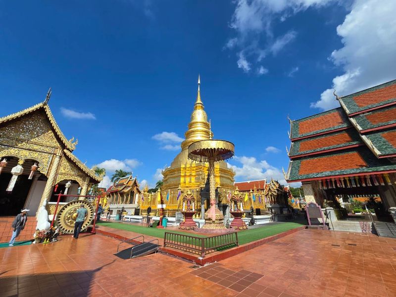 วันเดย์ทริป นั่งรถรางแอ่ว‘เมืองลำพูน’